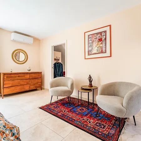 D'hotes A Bed & Breakfast