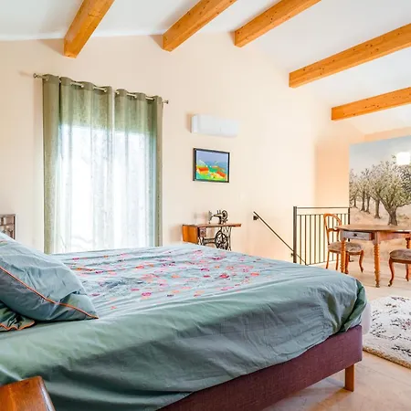 D'hotes A Bed & Breakfast Fontarèches