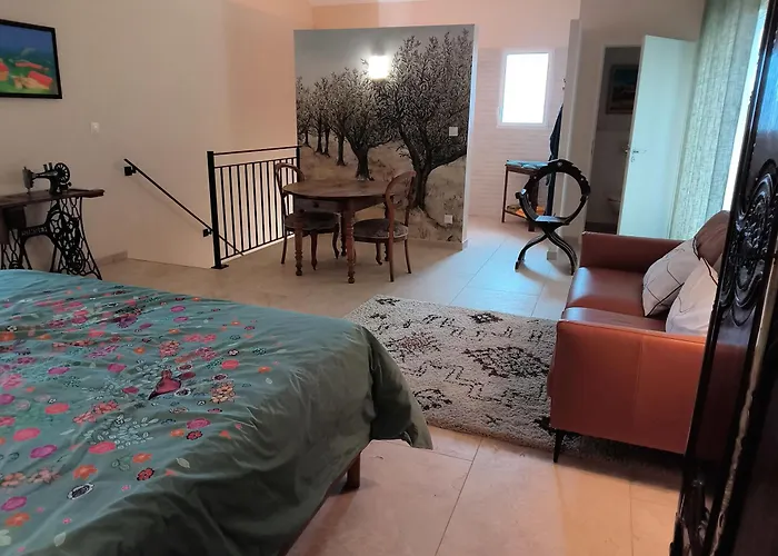 D'hotes A Bed & Breakfast Fontarèches