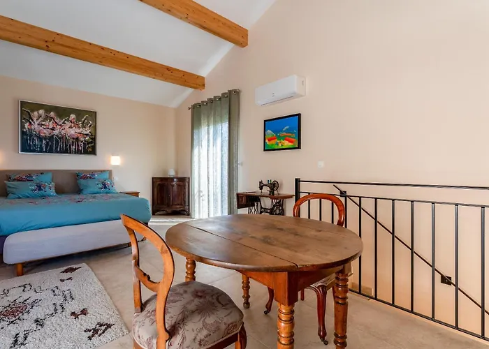 D'hotes A Bed & Breakfast Fontareches